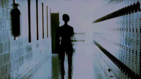 Cierran colegio por fantasma JPelirrojo