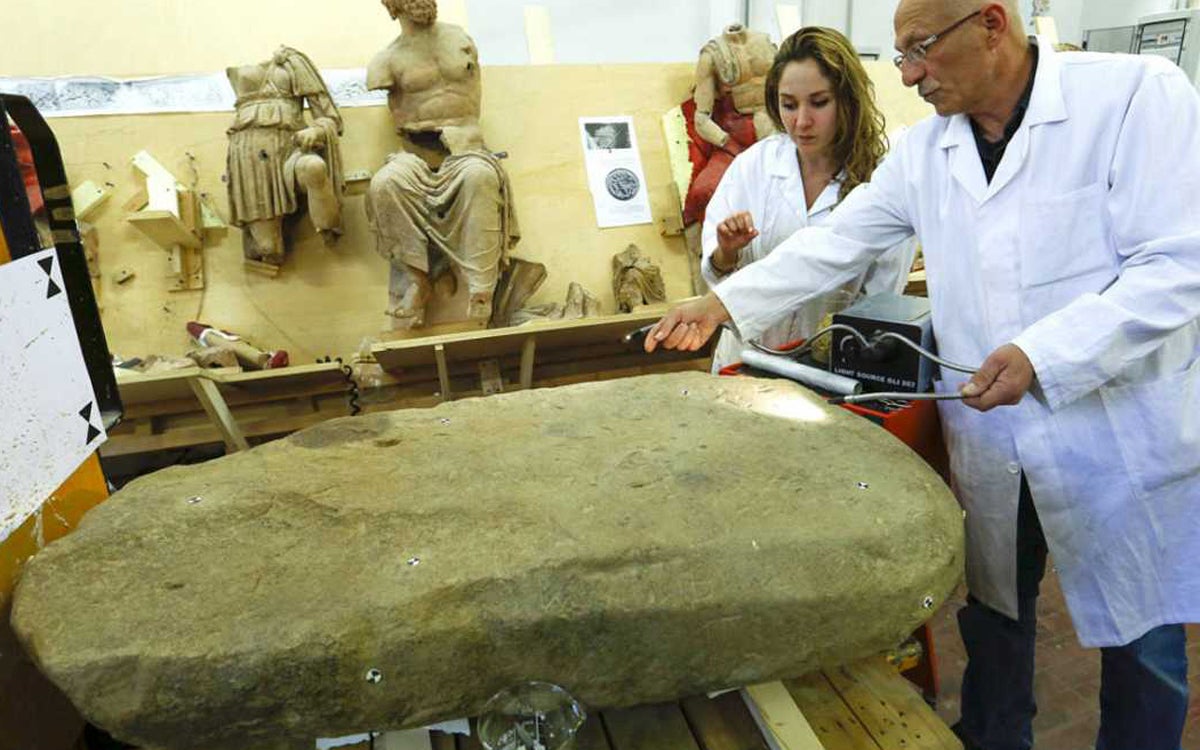 "Para los romanos y los griegos las etruscas eran unas libertinas..tenían una igualdad absoluta y total con el hombre" "Para los romanos y los griegos las etruscas eran unas libertinas..tenían una igualdad absoluta y total con el hombre"