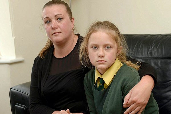 Mesa de redacción: Multan a una madre británica por llevarse a su hija de vacaciones en horario escolar Mesa de redacción: Multan a una madre británica por llevarse a su hija de vacaciones en horario escolar