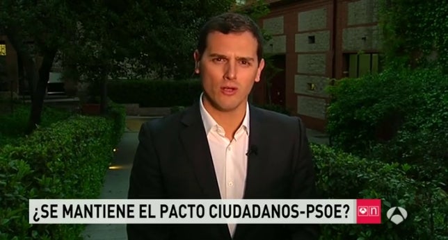 Rivera considera que Rajoy "piensa que su carrera personal está por encima de España" Rivera considera que Rajoy "piensa que su carrera personal está por encima de España"