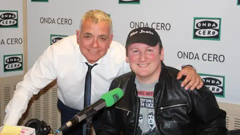 El escritor Francisco de Paula, Blue Jeans, con Juan Ramón Lucas El escritor Francisco de Paula, Blue Jeans, durante una entrevista en Más de uno, con Juan Ramón Lucas