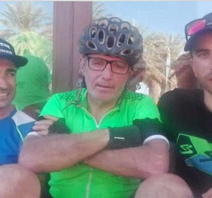 Chema del Olmo tras finalizar la quinta etapa de Titan Desert Chema del Olmo tras finalizar la quinta etapa de Titan Desert