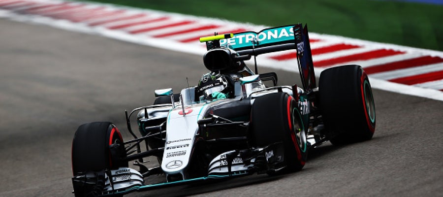 Nico Rosberg logra la 'pole' en Sochi Nico Rosberg logra la 'pole' en Sochi