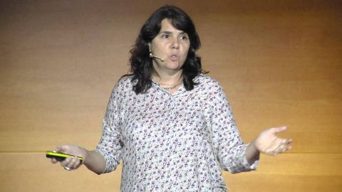 Carmen Sim&oacute;n en una conferencia