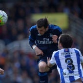 Gareth Bale cabecea el balón que se convertiría en el 0-1 contra la Real Sociedad