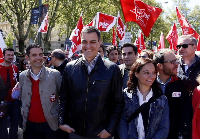 Sánchez dice que los españoles saben el esfuerzo que ha hecho el PSOE y serán "premiados por ello" Sánchez dice que los españoles saben el esfuerzo que ha hecho el PSOE y serán "premiados por ello"