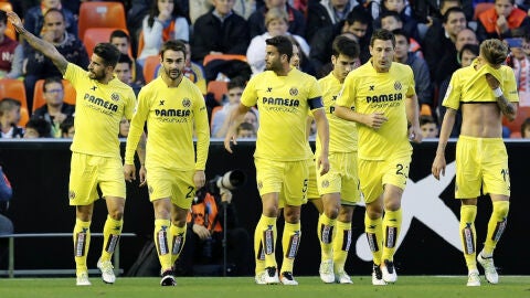 Los jugadores del Villarreal celebran un gol