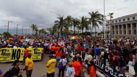 Los manifestantes puertorique&ntilde;os rechazan la propuesta de una junta de control fiscal como medida para atender y resolver la llamada crisis fiscal