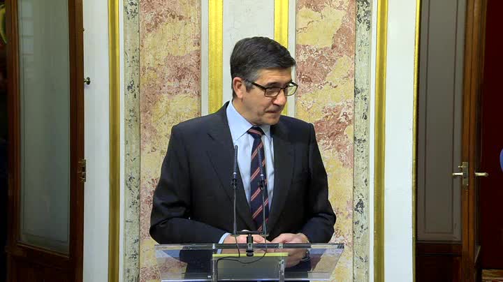 Patxi López tiene derecho a una pensión vitalicia de 77.000 euros pero solo si deja el escaño Patxi López tiene derecho a una pensión vitalicia de 77.000 euros pero solo si deja el escaño