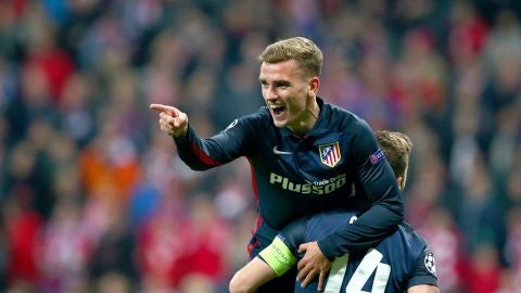 Griezmann celebrando su gol con Gabi
