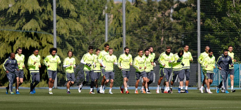 Benzema no entrena con el grupo en la última sesión previa al Manchester City Benzema no entrena con el grupo en la última sesión previa al Manchester City