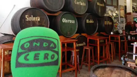 Bodegas Mazón Micrófono de Onda Cero Micrófono de Onda Cero en Bodegas Mazón