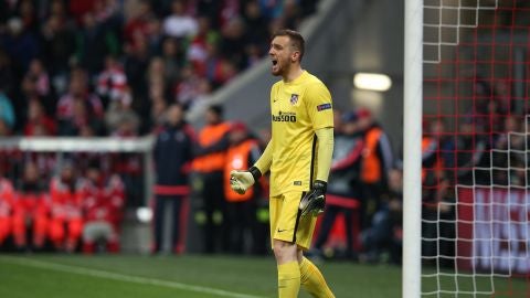 Oblak, euf&oacute;rico tras detener el penalti a Muller