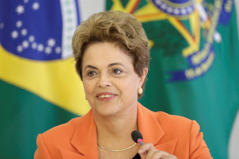 Dilma Rousseff dice que está en juego "el futuro de Brasil" y no su mandato Dilma Rousseff dice que está en juego "el futuro de Brasil" y no su mandato