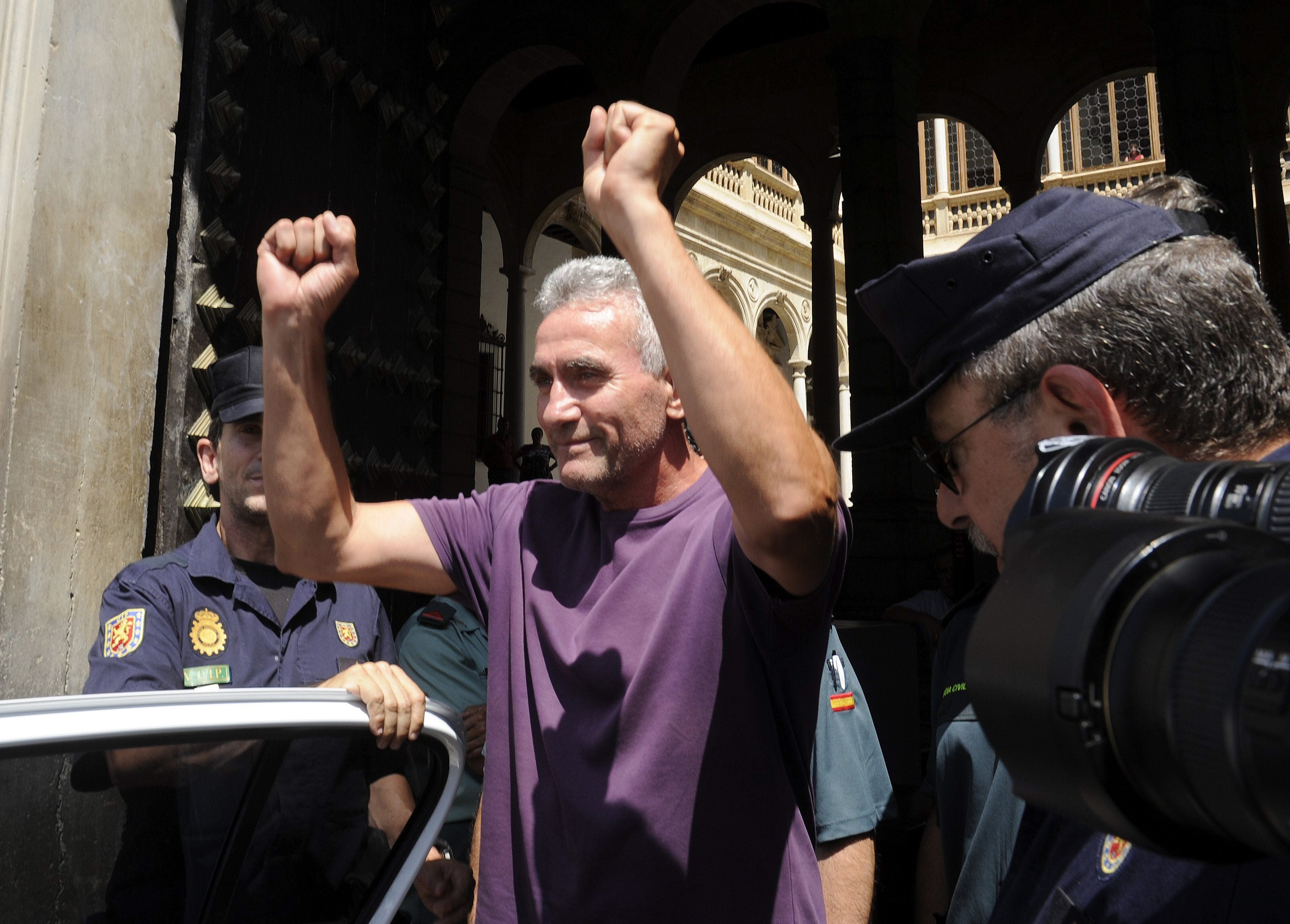 Cañamero llega al Congreso con ánimo de hacer al pueblo "dueño del cortijo" Cañamero llega al Congreso con ánimo de hacer al pueblo "dueño del cortijo"