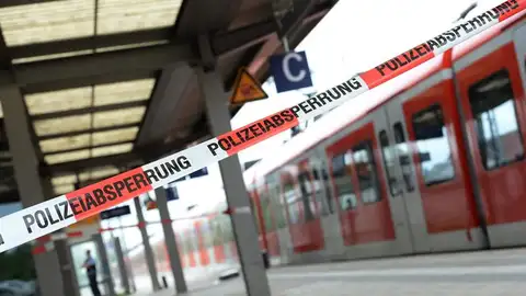 Un vagón de tren cerca de Múnich Un vagón de tren en la estación de Grafing cerca de Múnich