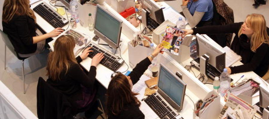 Mujeres trabajando Mujeres trabajando