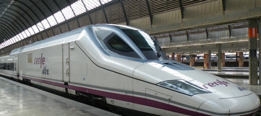 Un AVE de Renfe. Un AVE de Renfe.