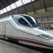 Un AVE de Renfe. Un AVE de Renfe.