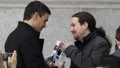 Pedro S&aacute;nchez y Pablo Iglesias antes de una de sus reuniones