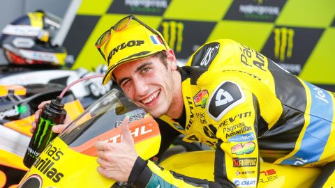 Alex Rins tras lograr la victoria en el GP de Francia de Moto 2