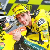 Alex Rins tras lograr la victoria en el GP de Francia de Moto 2 Alex Rins tras lograr la victoria en el GP de Francia de Moto 2