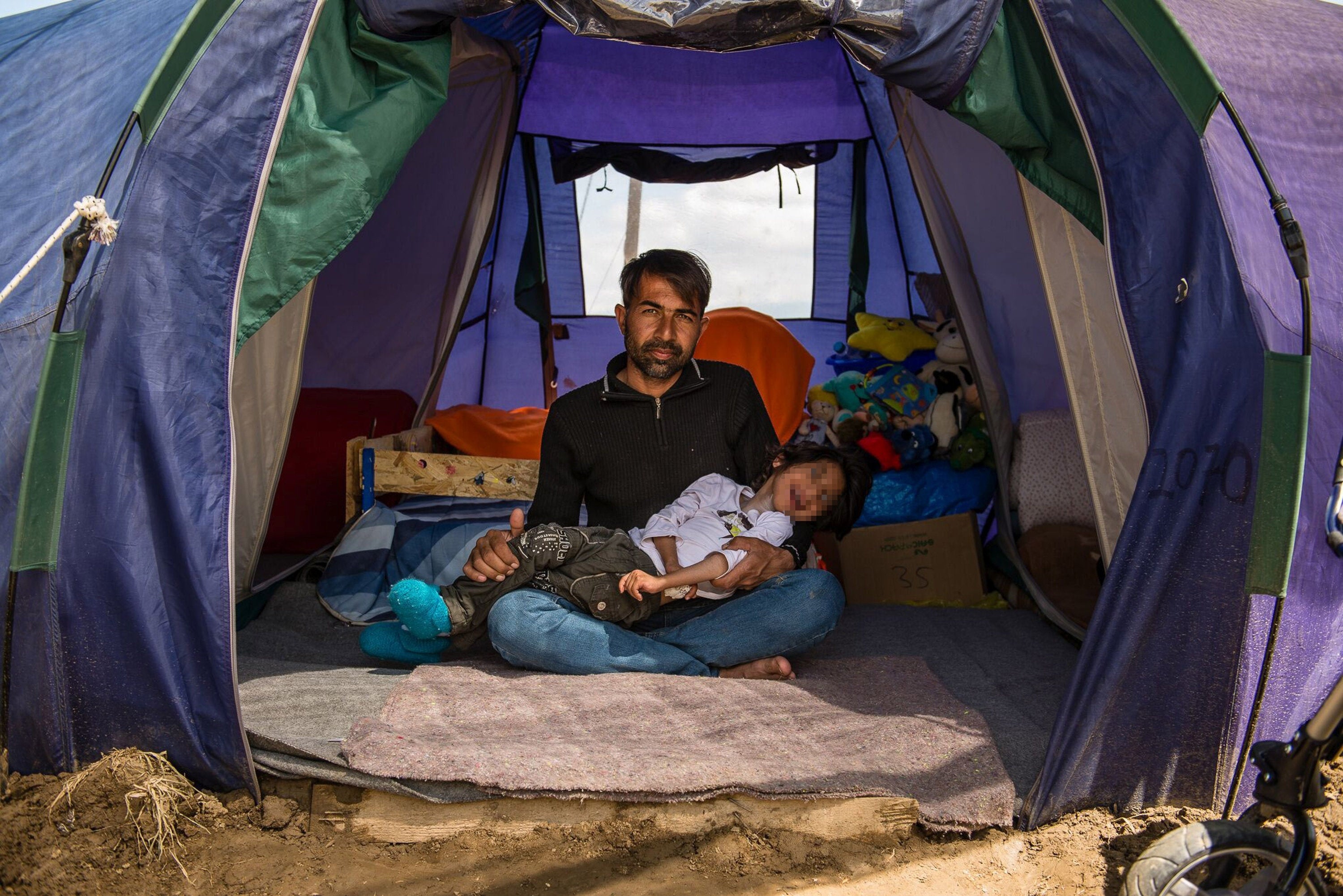 Así se gestó el traslado a España de Osman, el niño afgano con parálisis cerebral Así se gestó el traslado a España de Osman, el niño afgano con parálisis cerebral