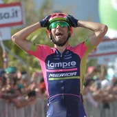 Ulissi celebra la victoria de etapa en el Giro de Italia Ulissi celebra la victoria de etapa en el Giro de Italia