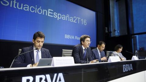 El BBVA prev&eacute; que el PIB crezca el 2,7 % hasta 2017, pero advierte de fragilidad