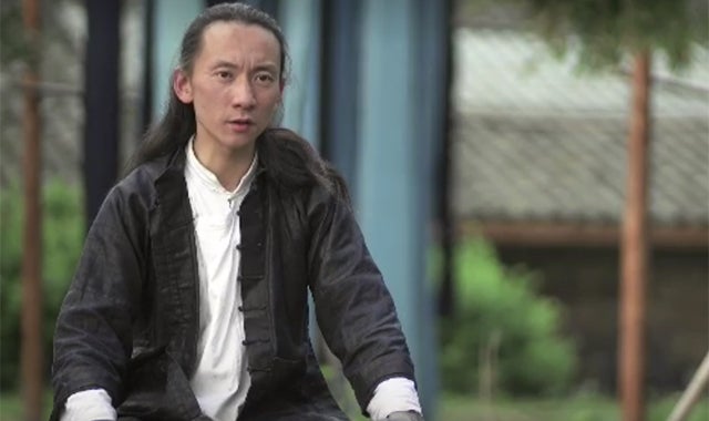 El hombre que abandonó la ciudad para volver a sus orígenes en una etnia china El hombre que abandonó la ciudad para volver a sus orígenes en una etnia china