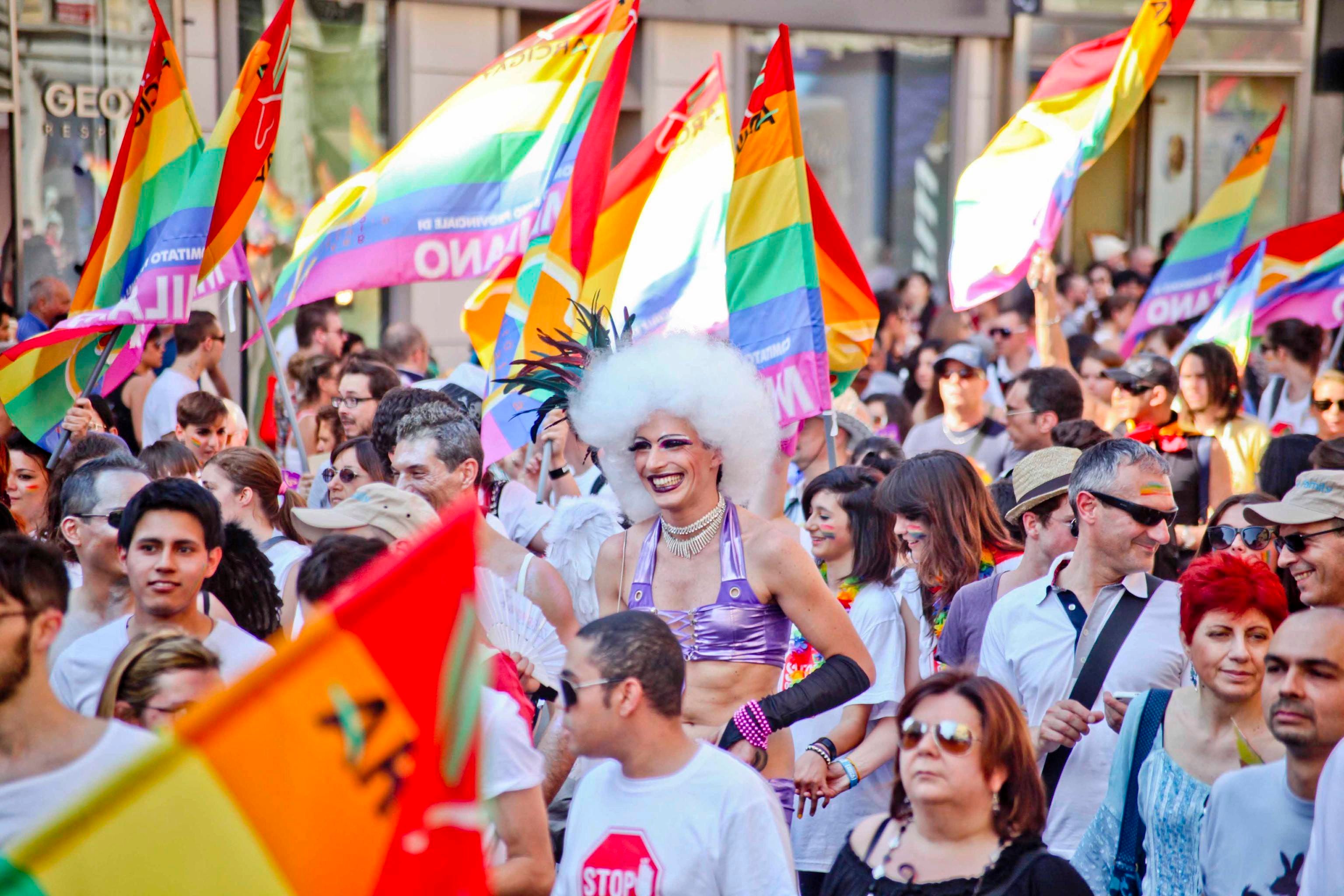 Corresponsales: El colectivo gay en Italia celebra la regulación del matrimonio homosexual Corresponsales: El colectivo gay en Italia celebra la regulación del matrimonio homosexual