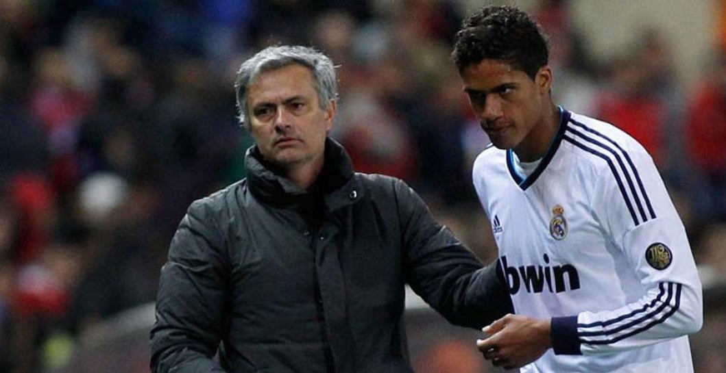 Mourinho quiere a Varane si acaba entrenando al Manchester United Mourinho quiere a Varane si acaba entrenando al Manchester United