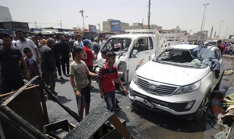 Al menos 18 muertos en dos nuevos atentados con coches bomba en Bagdad Al menos 18 muertos en dos nuevos atentados con coches bomba en Bagdad