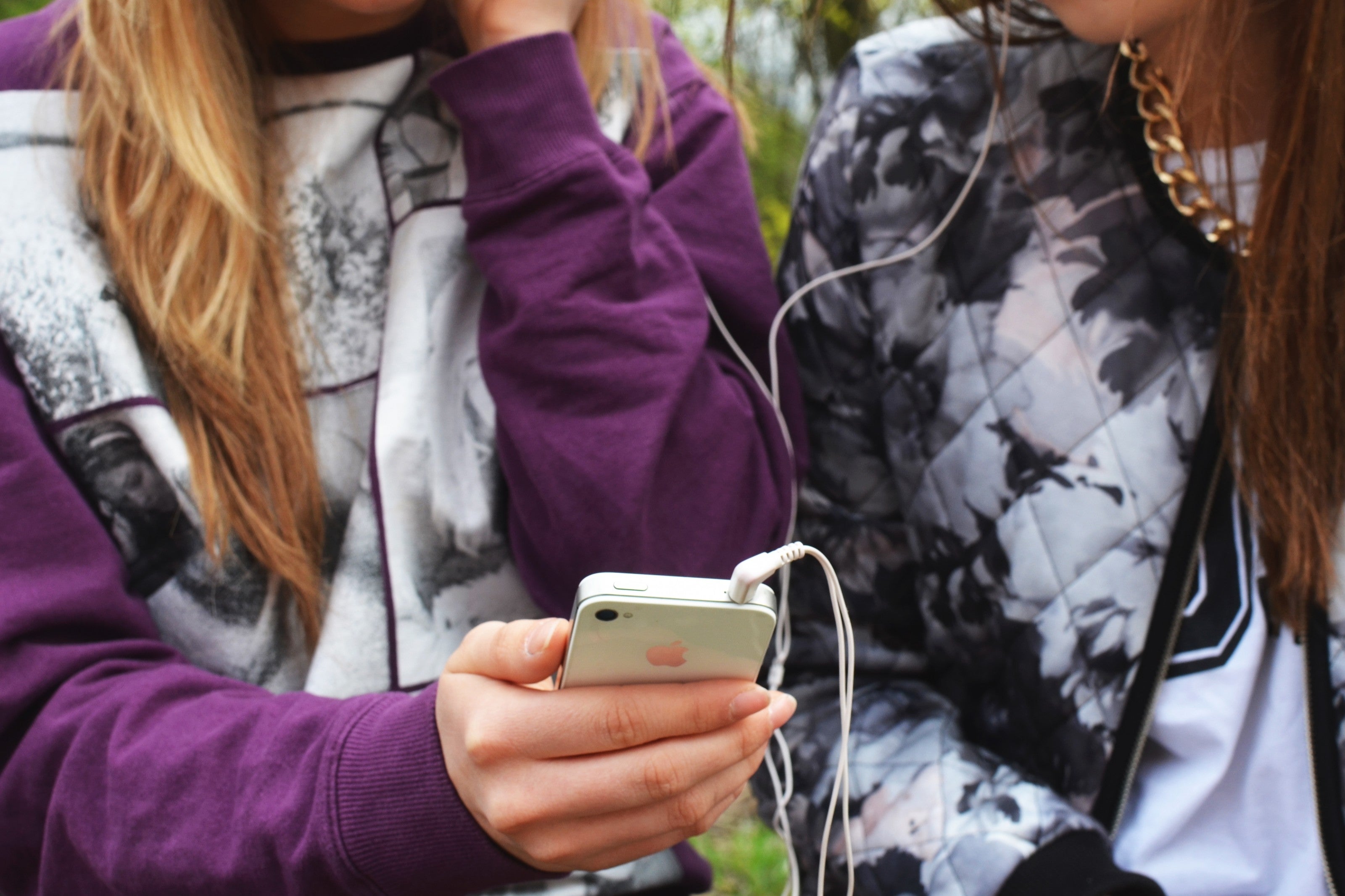 Archivan la denuncia contra un padre que leyó los whatsapps de su hija menor de edad Archivan la denuncia contra un padre que leyó los whatsapps de su hija menor de edad