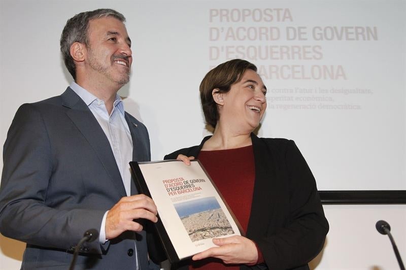 Colau y el líder municipal del PSC formalizan un acuerdo de Gobierno "por Barcelona" Colau y el líder municipal del PSC formalizan un acuerdo de Gobierno "por Barcelona"
