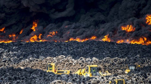 Incendio del cementerio de neum&aacute;ticos de Sese&ntilde;a