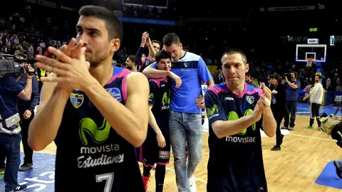 Los jugadores del Estudiantes celebran el triunfo Los jugadores del Estudiantes celebran el triunfo
