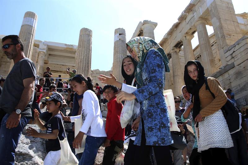 España acogerá a 87 refugiados procedentes de Grecia a finales de mayo España acogerá a 87 refugiados procedentes de Grecia a finales de mayo