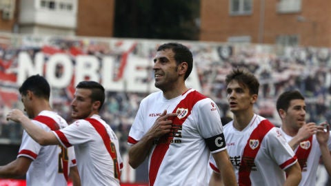 Trashorras se se&ntilde;ala el escudo del Rayo