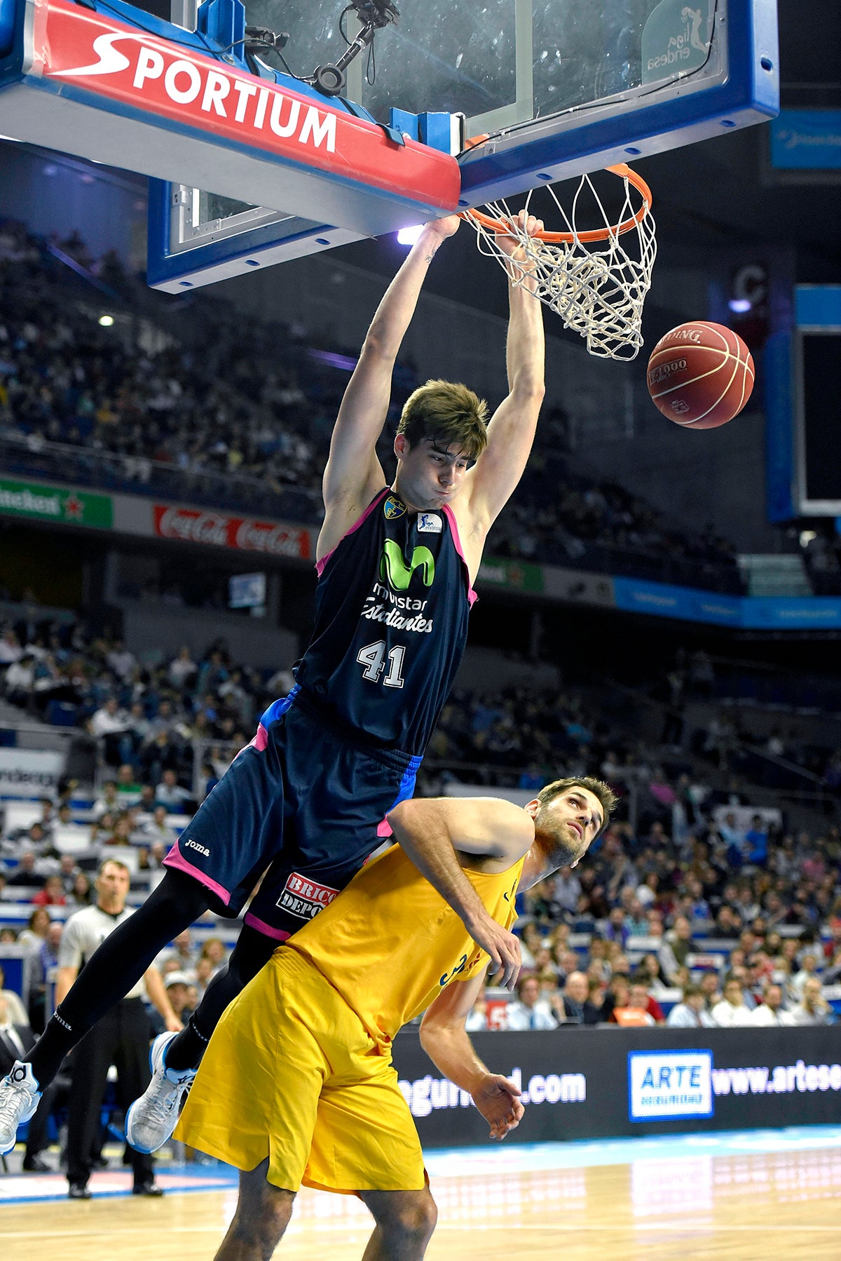 El Estudiantes da la sorpresa al vencer al Barcelona El Estudiantes da la sorpresa al vencer al Barcelona