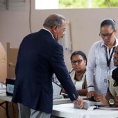 Danilo Medina vota en las elecciones en Santo Domingo.