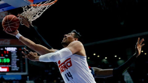 Ay&oacute;n lidera la victoria del Madrid ante Baskonia