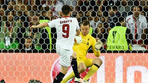 Gameiro fallaba el segundo gol ante una excelente parada de Mignolet