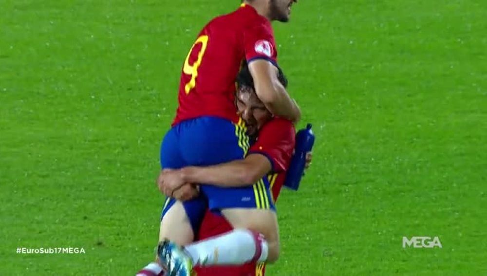 Los jugadores de España celebran su pase a la final del Europeo sub-17