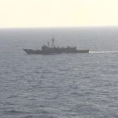 Barco de la Marina de Egipto durante las operaciones de búsqueda del restos del avión de Egyptair