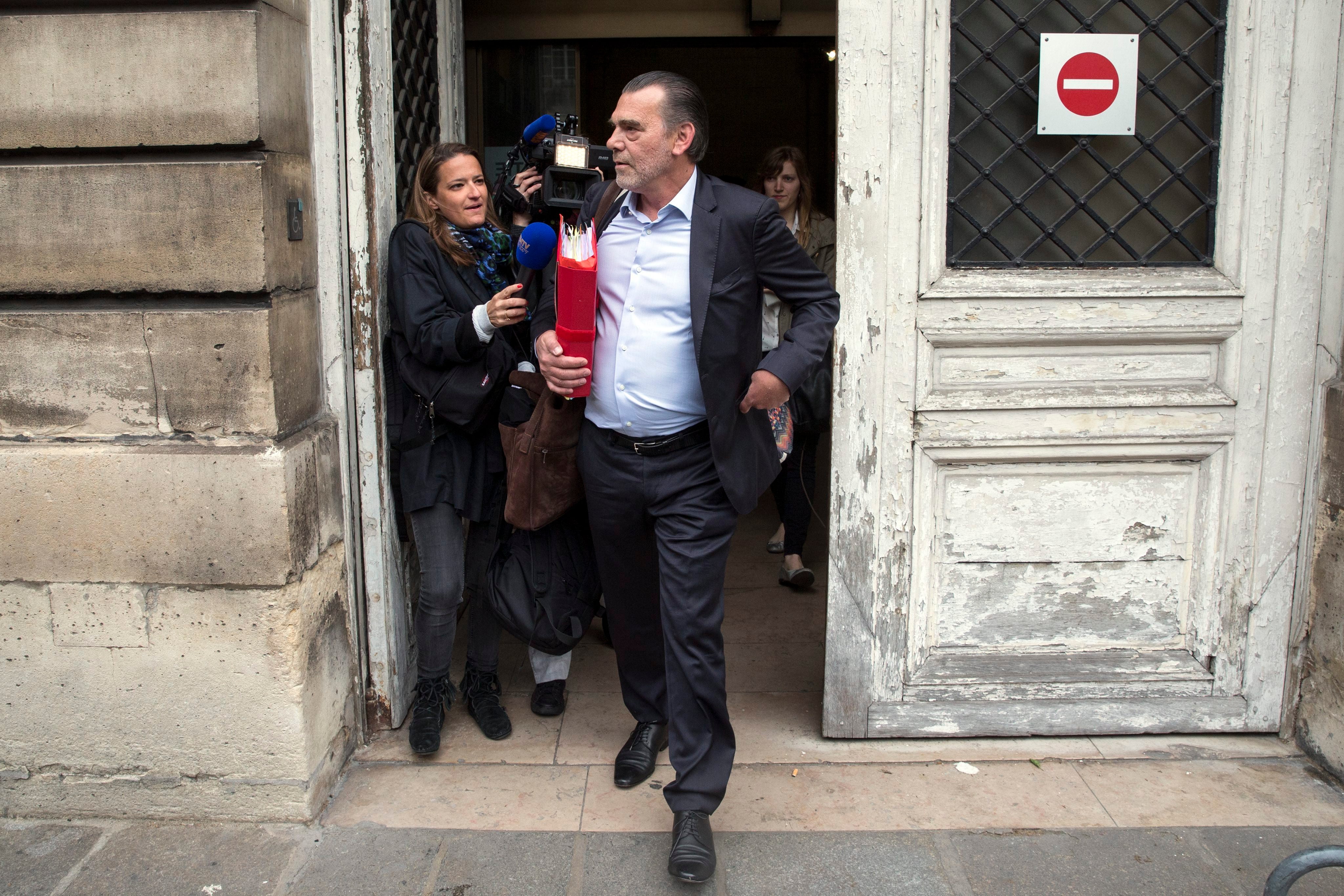 Renuncian a su defensa los abogados del único sospechoso vivo de los atentados de París Renuncian a su defensa los abogados del único sospechoso vivo de los atentados de París