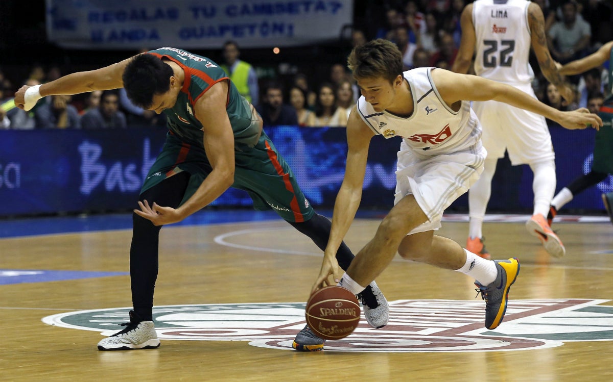 El Real Madrid mantiene la segunda plaza de la ACB al ganar al Sevilla El Real Madrid mantiene la segunda plaza de la ACB al ganar al Sevilla