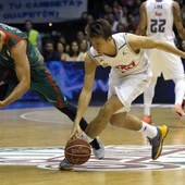Doncic pelea la bola con Sánchez Doncic pelea la bola con Sánchez