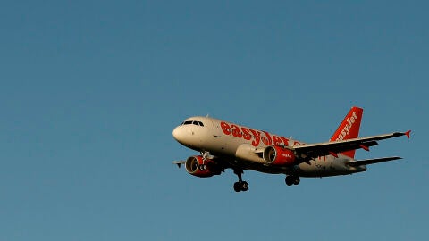 Un avi&oacute;n de la compa&ntilde;&iacute;a EasyJet