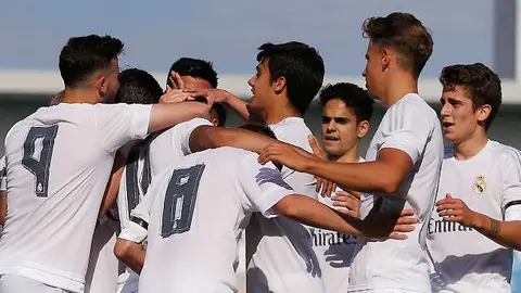 Los jugadores del Real Madrid Castilla celebran un gol Los jugadores del Real Madrid Castilla celebran un gol